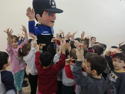 Kazım Özdemir İlkokulunda Eğitim Gören 850 Öğrenciye Bilgilendirme Yapıldı